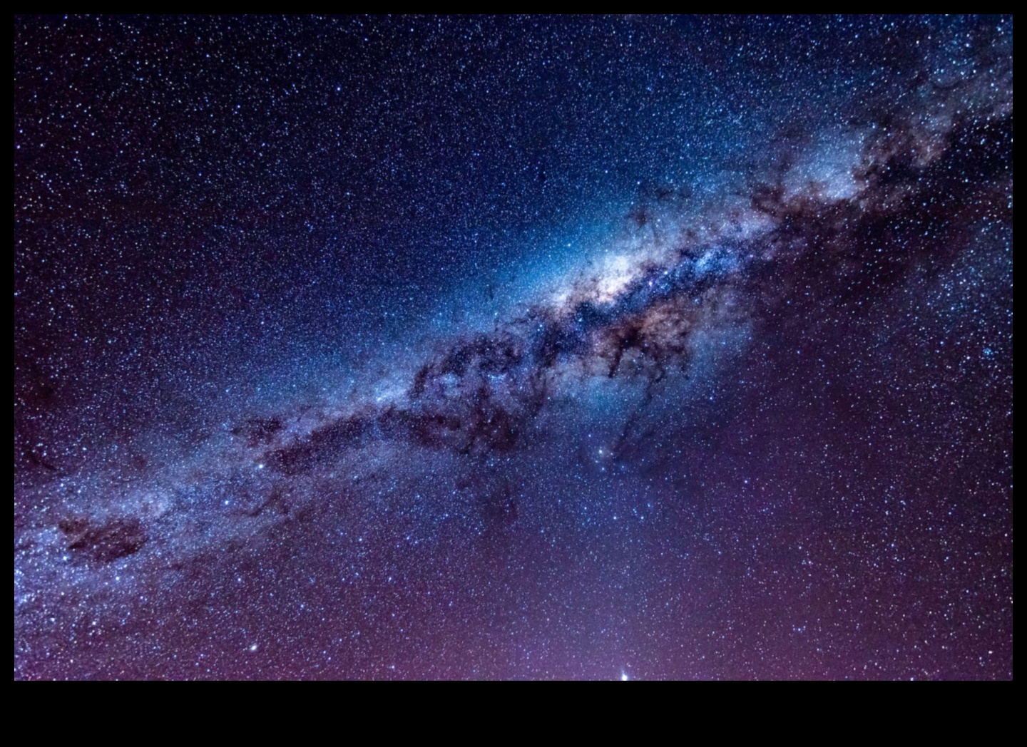 Astronomy Awe The Beauty of the Night SkyO călătorie prin minunile universului, de la stele și planete până la galaxii și nebuloase. 3 Astronomy Awe: Frumusețea cerului nopții