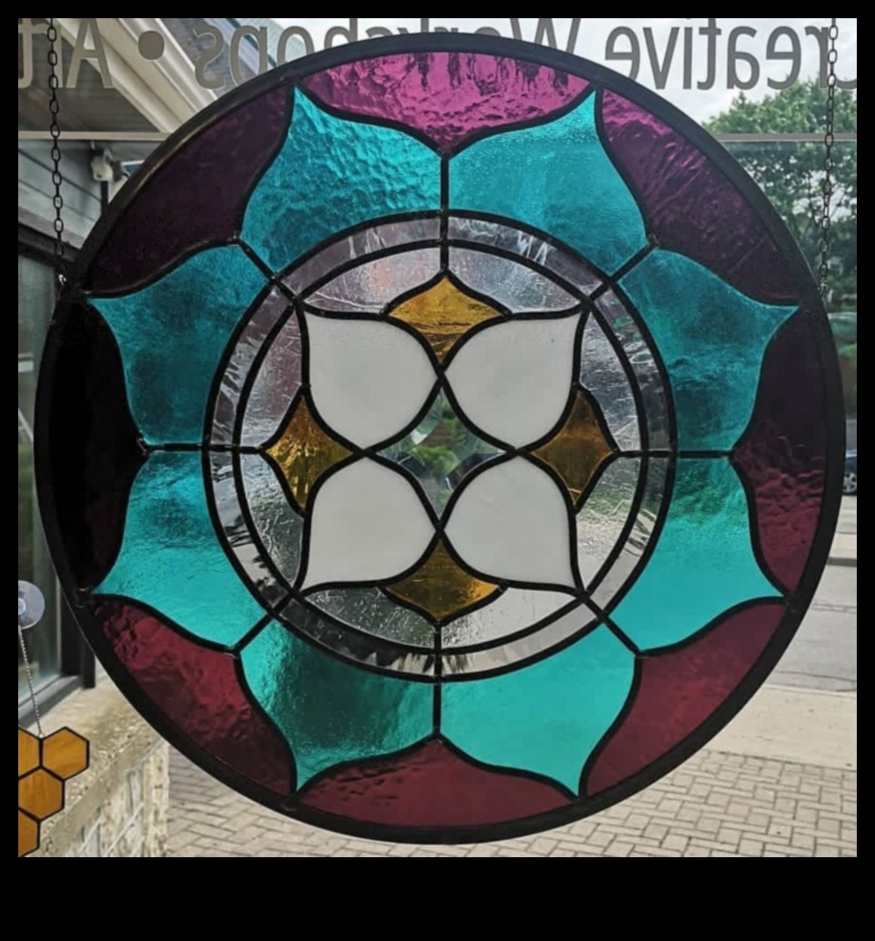 Tehnici de artizanat pentru arta sticlei: crearea de modele colorate și topite