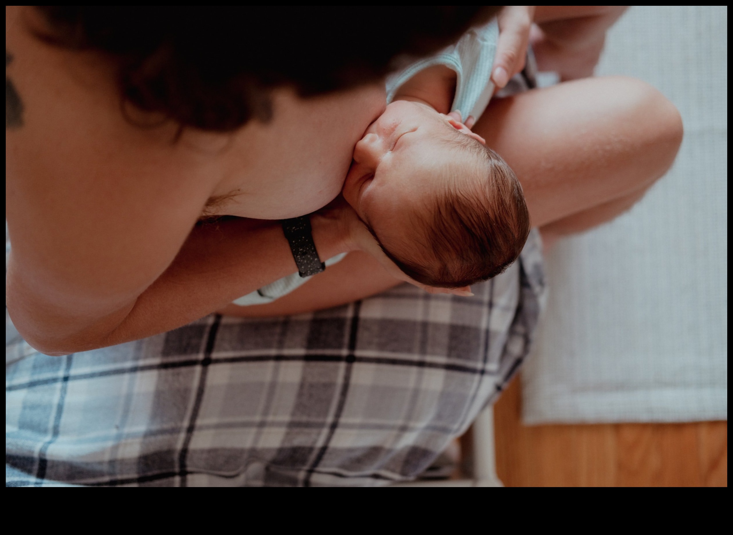 Scrisori de dragoste lichide Alăptarea ca formă de exprimare emoțională 5 Scrisori de dragoste lichide: Exprimarea emoțiilor prin laptele matern