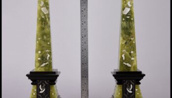 Obeliscuri și onix: pietre prețioase în arta egipteană